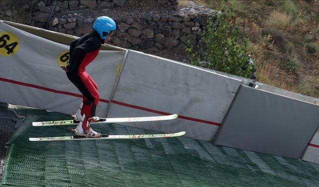 Kayakla atlama kulelerinde "kuş gibi" hisseden çocuklar