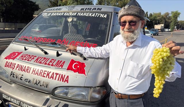 Denizlili "Elmacı Dede" bu kez İzmir'deki Mehmetçiğe üzüm getirdi