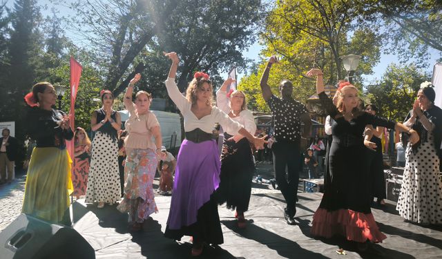 Ankara'da Jinekolojik Kanserlere Farkındalık Etkinliği