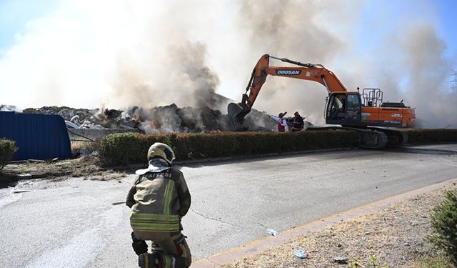 Ankara'da depolama tesisinin çöplüğünde yangın söndürüldü
