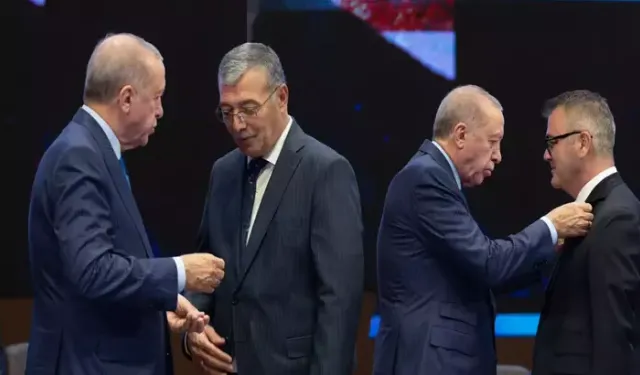 Rozetleri Erdoğan taktı: İki belediye başkanı daha AK Parti'ye geçti