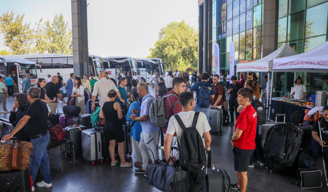 Antalya'da eğitim görecek üniversite öğrencilerine otogarda özel karşılama