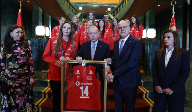 Cumhurbaşkanı Erdoğan, A Milli Kadın Voleybol Takımı'nı kabul etti