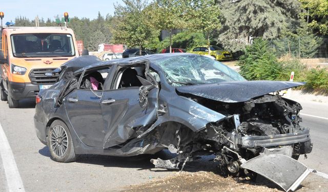 Hurdaya dönen otomobilin sürücüsü hafif yaralandı