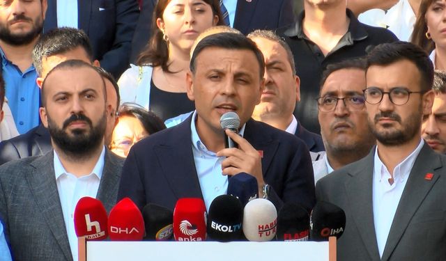 Özgür Çelik, operasyon düzenlenen Bayrampaşa Belediyesi'ni ziyaret etti