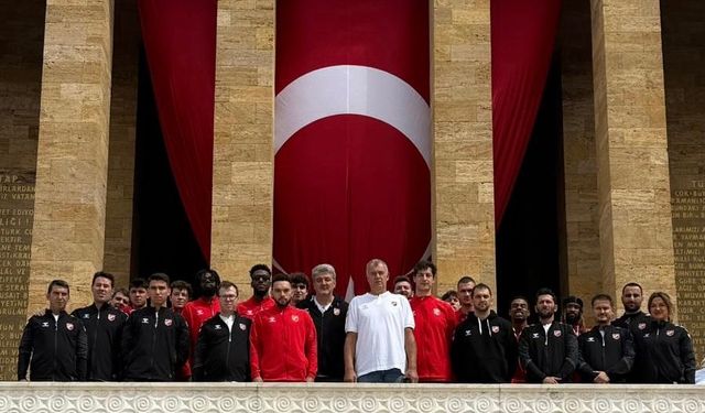 Karşıyakalı basketbolculardan anlamlı ziyaret