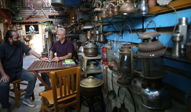 Ordu'da çay ocağında sergilenen eski eşyalar müşterilerin dikkatini çekiyor