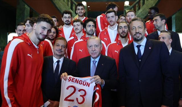Cumhurbaşkanı Erdoğan A Milli Erkek Basketbol Takımı'nı kabul etti