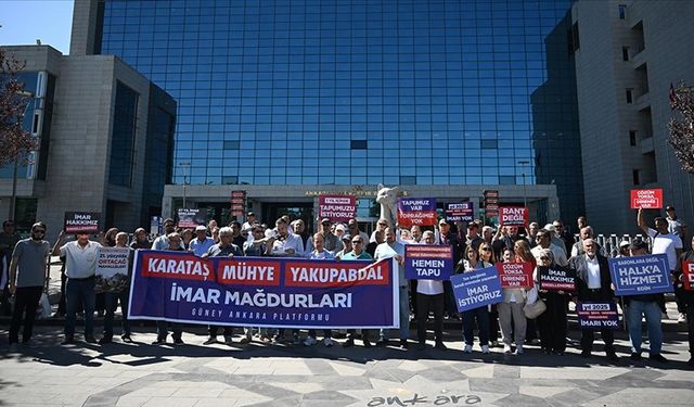 İmar sorunlarının çözümünü isteyen mahalle sakinleri ABB önünde eylem yaptı