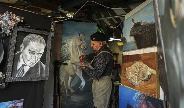 Atıkları dönüştüren huzurevi sakini bahçeyi sanat galerisine çevirdi