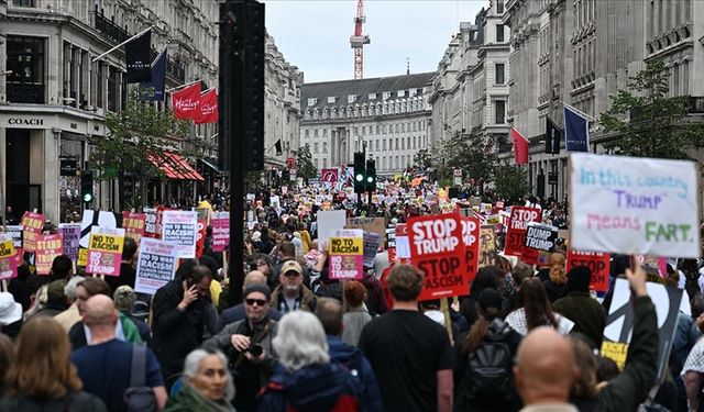 İngiltere'ye resmi ziyaret düzenleyen ABD Başkanı Trump, Londra'da protesto edildi
