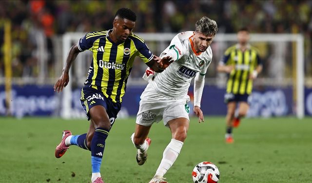 Fenerbahçe, konuk ettiği Corendon Alanyaspor ile berabere kaldı