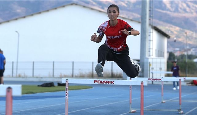 24 yıllık rekoru kıran Elif  Akçiçek gözünü yeni şampiyonluklara dikti