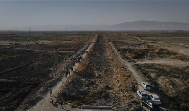 Suriye'nin başkenti Şam'da tespit edilen toplu mezardan 75 ceset daha çıkarıldı