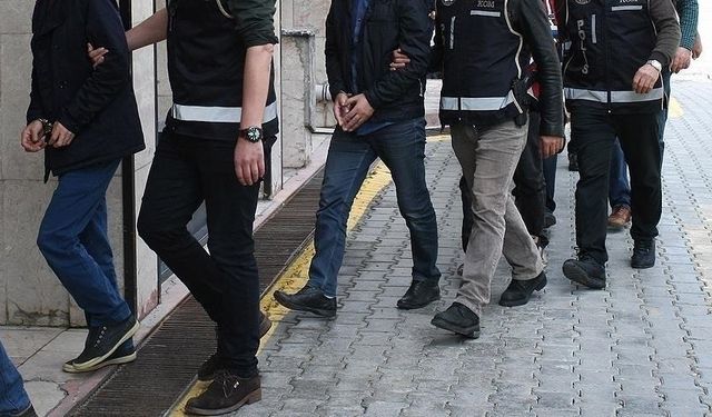 İzmir'de FETÖ operasyonunda 10 şüpheli yakalandı