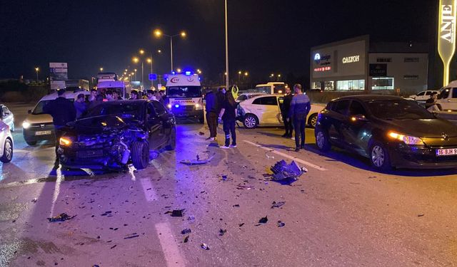 Bursa'da 5 aracın karıştığı zincirleme trafik kazası: 3 yaralı