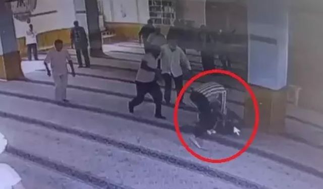 Camide komşusunu bıçaklayarak öldüren sanık: Eşini balkonda gördüm ve ona ‘kocanın leşini topla' dedim