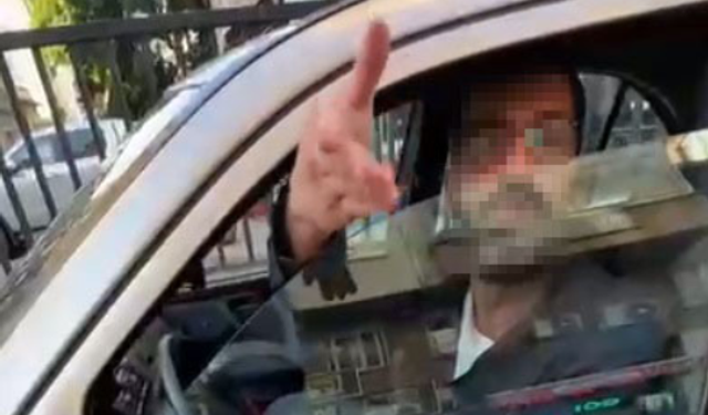 Otomobiliyle ters yönde giden sürücü, motosikletliyle tartıştı; o anlar kamerasında
