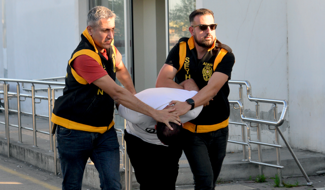 Kovaladığı çocuğu ayak bileğinden tutup yere fırlattı