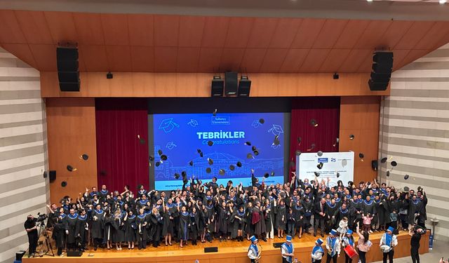 Sabancı Üniversitesi ilk yüksek lisans mezunlarını verdi