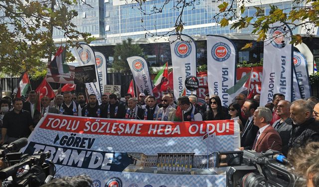 Devlet Memurlarından TÜİK önünde eylem