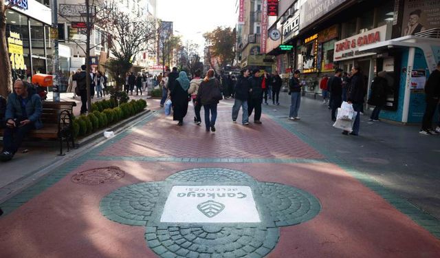 Kızılay'da sokak ve caddeler yenileniyor