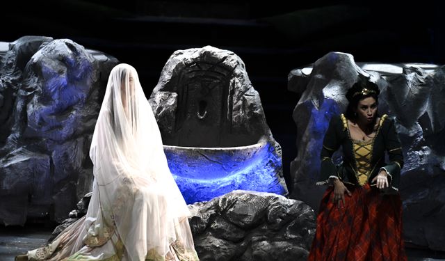 "Lucia di Lammermoor" operasında kostümler, dizi karakterlerinden esinlenilerek tasarlandı