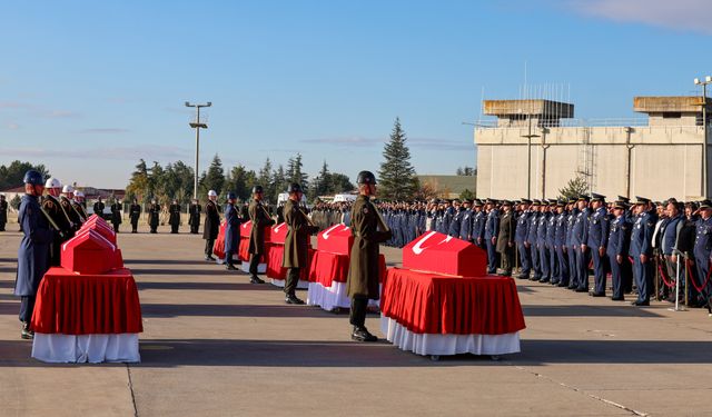 Azerbaycan-Gürcistan sınırında düşen uçakta şehit olan askerler için Ankara'da tören düzenlendi