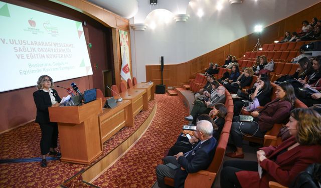 Hacettepe Üniversitesi'nde "Beslenme, Sağlık Okuryazarlığı ve Eğitim Konferansı" düzenlendi