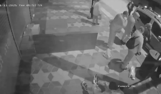 Ankara'da otomobil durağa daldı: 6 yaralı; kaza anı kamerada