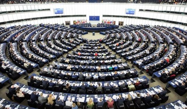 Avrupa Parlamentosu'ndan ‘sosyal medyada 16 yaş sınırı’ çağrısı