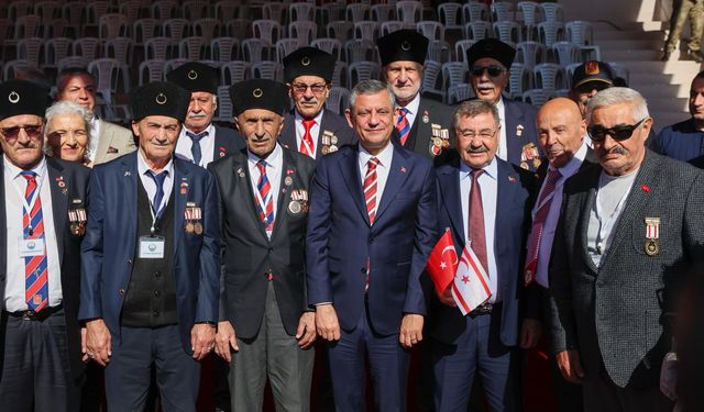 CHP Genel Başkanı Özel, KKTC'de düzenlenen törenlere katıldı