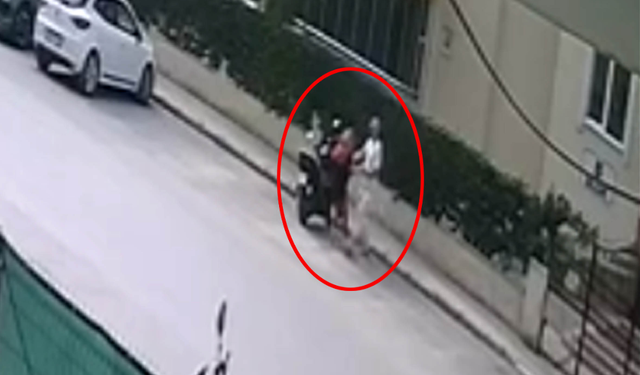 Rus kocanın boşanma aşamasındaki eşini bıçakladığı anlar kamerada