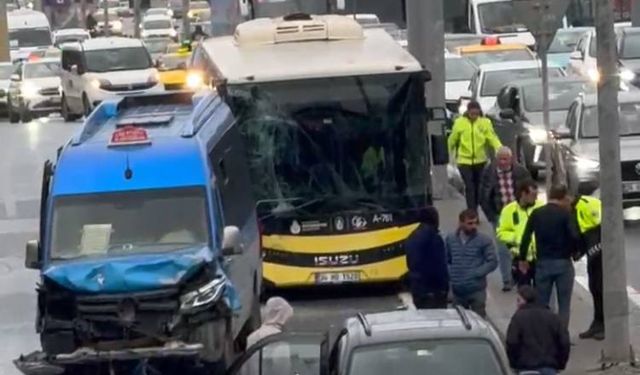 İETT otobüsünün karıştığı zincirleme kazada 3 kişi yaralandı