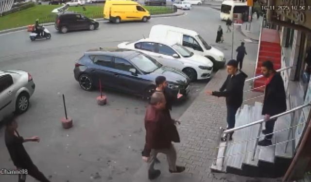 Sultangazi'de iş yerini su bastı; musluğu açık unutmakla suçlanan stajyerin babası bıçakla saldırdı