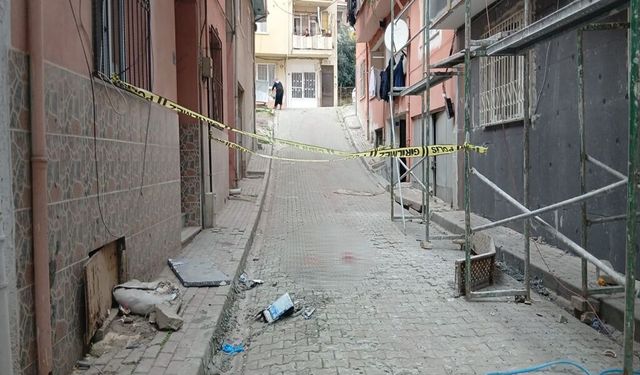 5’inci katta çalışırken iskeleden düşen işçi ağır yaralandı