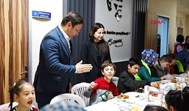 Sındırgı'da özel öğrencinin isteği üzerine okul bahçesine itfaiye, polis ve jandarma aracı getirildi