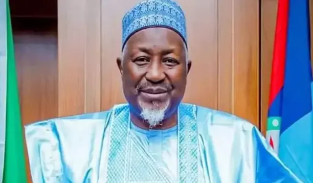 Nijerya Savunma Bakanı Abubakar, istifa etti