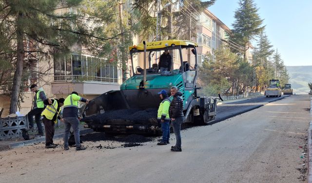 Beypazarı'nda cadde ve sokaklar asfaltla kaplanıyor