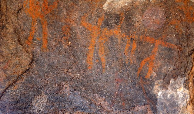 Kayseri'de Neolitik Çağ'a ait olduğu değerlendirilen insan figürlü kaya resimleri keşfedildi