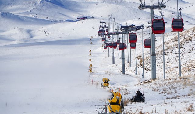 Erciyes Kayak Merkezi, suni karlama ile yeni sezona hazırlanıyor