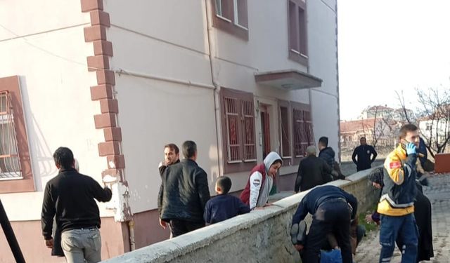 Çubuk’ta apartman dairesindeki yangında anne ve 3 çocuğu dumandan etkilendi