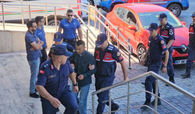 Babaanne ve 2 torununu bıçaklayıp öldüren sanık hakim karşısına çıktı