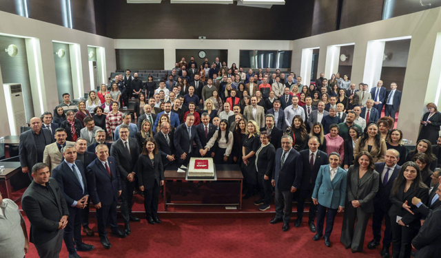 CHP Genel Başkanı Özgür Özel, parti çalışanlarının yeni yılını kutladı