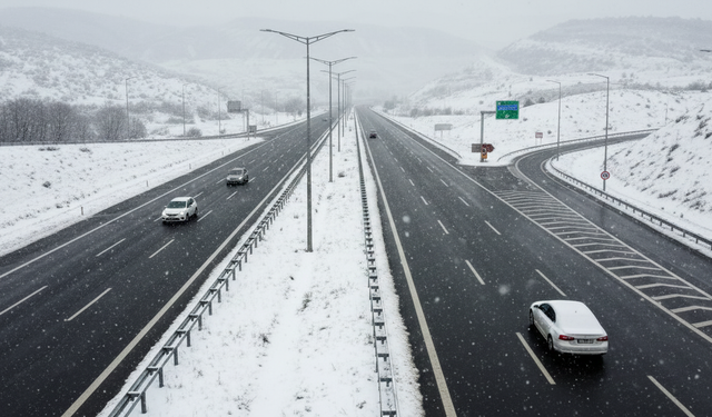 Bakanlık: D-100'ün Gerede-Karabük sınırı kar nedeniyle ulaşıma kapatıldı