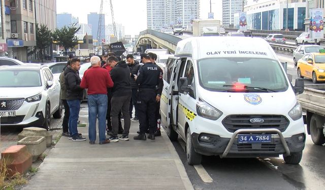 Bankadan para çeken kişinin çantasını almak istediler; havaya ateş açılınca kaçtılar