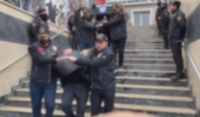 İstanbul'da aynı gün işlenen iki farklı cinayete ilişkin 15 şüpheli yakalandı