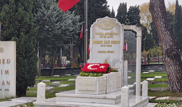 Mehmet Akif Ersoy vefatının 89’uncu yılında mezarı başında anıldı