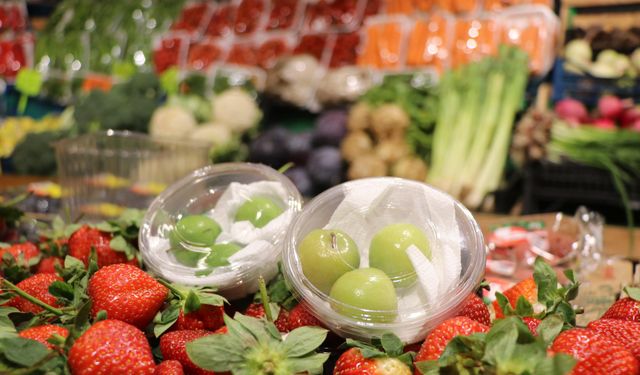 Kış ayında yaz meyveleri eriğin 3 tanesi 300, kirazın 5 tanesi ise 195 TL