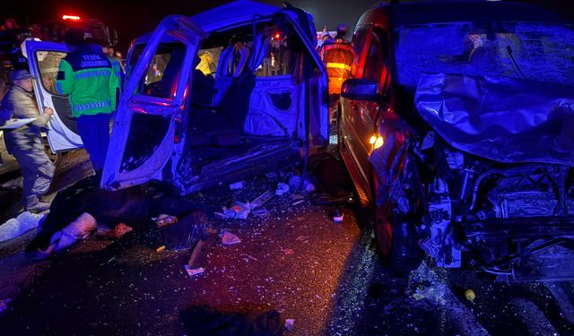 Mardin’de 3 aracın karıştığı kazada 3 ölü, 6 yaralı